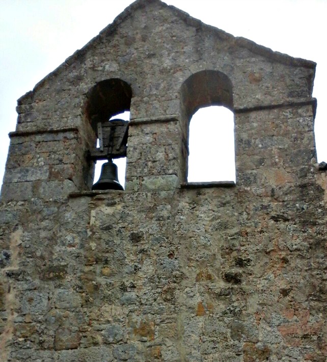 Iglesia sin la campana. 